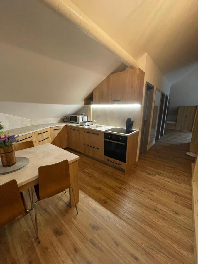 U Plechoveho Janosika Apartment เทรโควา ภายนอก รูปภาพ